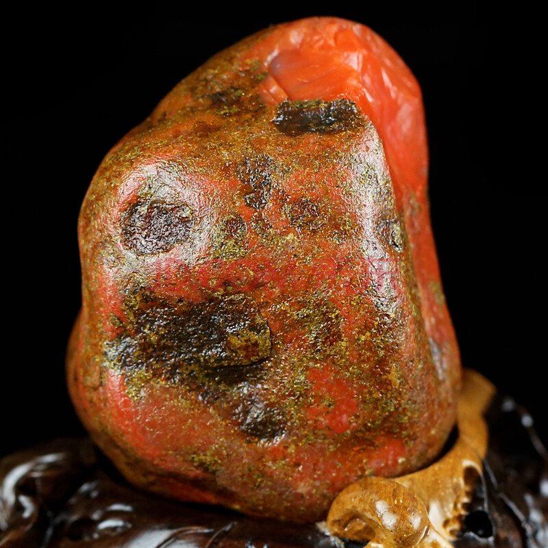 包浆皮 原皮真色 南红玛瑙 原石 239.30克(不含座)【新玉和玉雕】