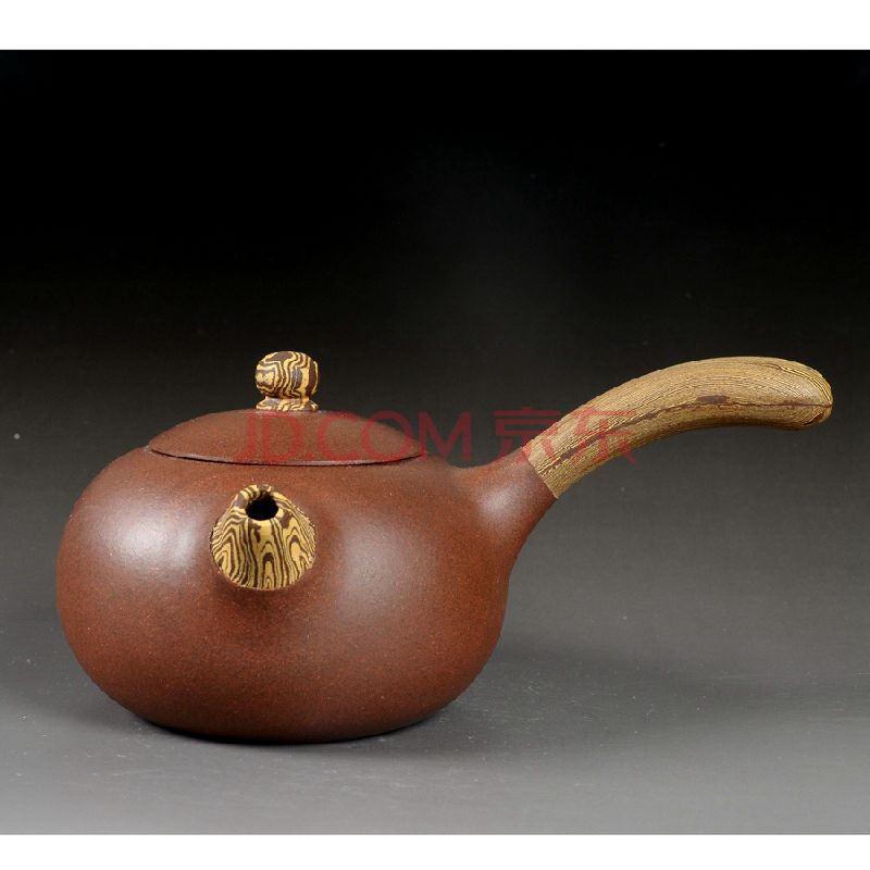 助理工艺美术师杨兆芳 绞泥把壶