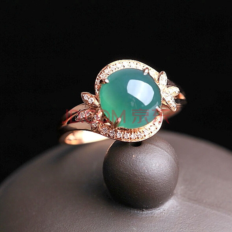 18k玫瑰金伴钻石镶嵌冰种翡翠戒指 2.92克