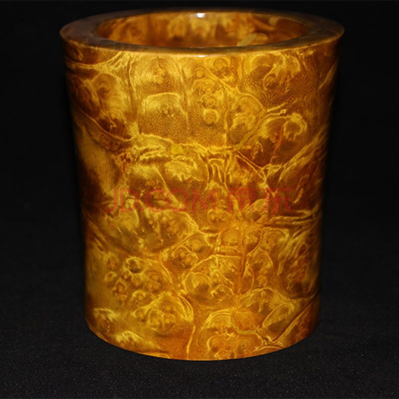 黄金樟满花纹笔筒一个