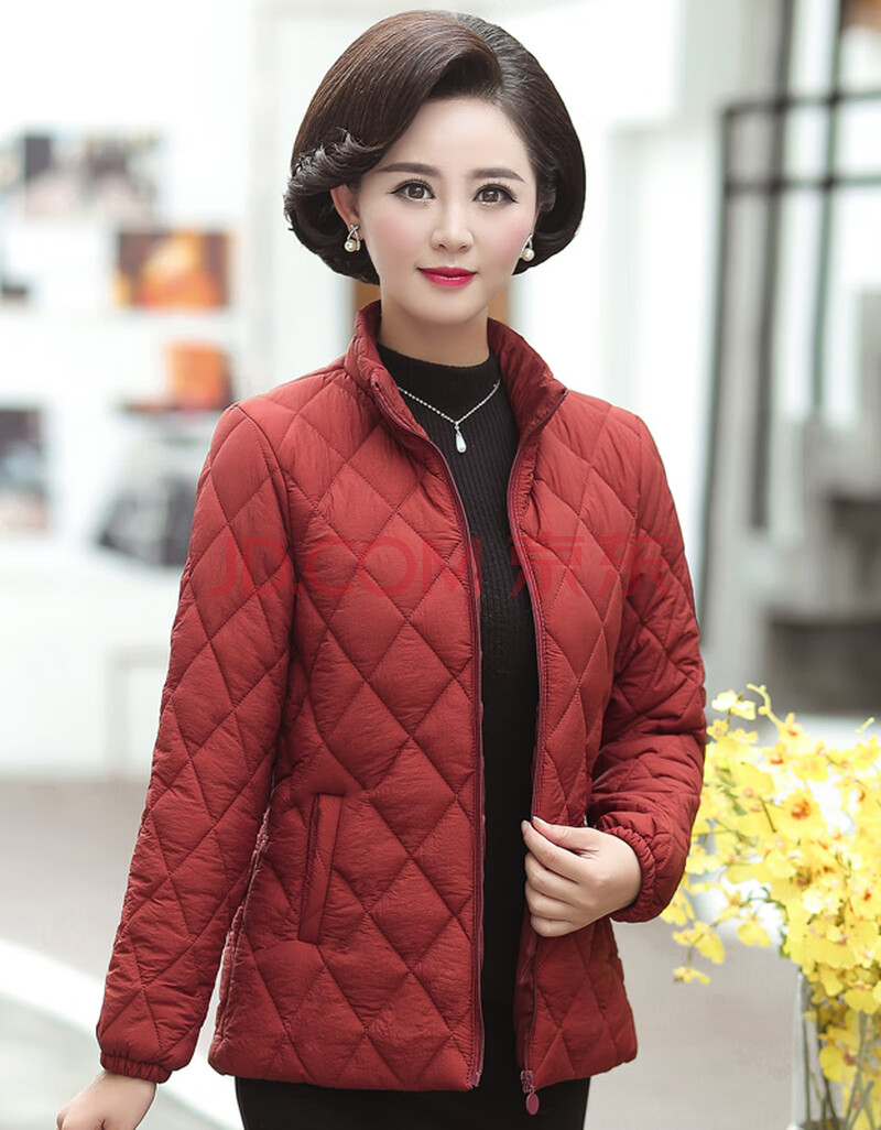 中年妈妈轻薄中老年人羽绒服妈妈加大码外套中老年女装冬装衣外套妈妈
