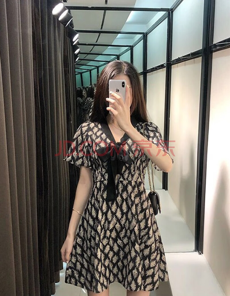 女十大潮牌衣服品牌 _2021潮牌女装-第2张图片-潮百科