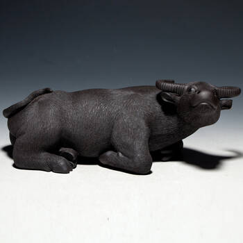 > 宜兴紫砂摆件 卧牛 牛气冲天 杂玩 保真 茶宠