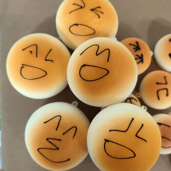 学生书背包吊饰 5个7厘米大面包钥匙扣表情随机发