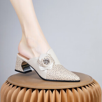 达芙妮daphne2023年上新款欧美设计感半拖尖头外穿时尚百搭中跟拖鞋女