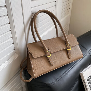 今年流行小包包女2022秋冬新款网红百搭斜挎包超火手提小方包卡其色