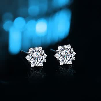 女1克拉时尚通勤百搭气质耳环风耳饰情人节爱心莫桑钻耳钉50分925银