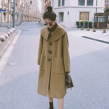 盼莱薇大衣毛呢外套女学生娃娃领牛角扣女生秋冬天穿的赫本风气质呢子