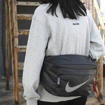nike月子鞋nike王一博斜挎包大学生上课运动腰包女百搭大容量腰包斜3m