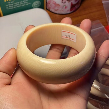 歌盼 猛犸象牙手镯 白冰果冻满纹料猛犸象贵妃宽版女圆条镯子 贵妃款