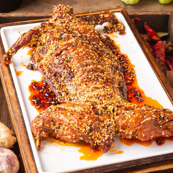 手撕兔整只麻辣即食四川成都特产王妈烤兔子肉熟香辣五香小吃麻辣味