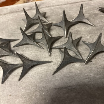 倒钉24小时发货三叉钉铁蒺藜三角钉超尖四角不倒钉围院墙防盗三棱钉子