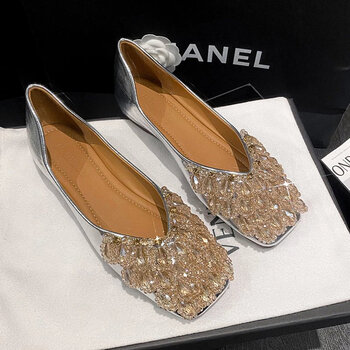 法式方头水钻单鞋女2024新款春季瓢鞋平底软皮豆豆大码女鞋41一43银色