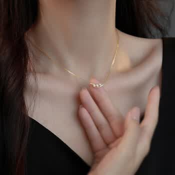 老凤祥官方旗舰店豌豆荚圆珠项链女轻奢小众简约感锁骨链新百搭项链