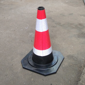 加厚橡胶路锥70cm反光锥道路三角锥警示柱禁止停车路障隔离雪糕桶50