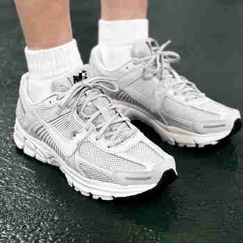 耐克（NIKE）男鞋2024夏款AIR ZOOM VOMERO运动休闲气垫缓震透气跑步鞋DA7245 BV1358-001 /VOMERO 5 42