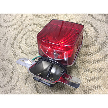 摩托车太子后尾灯gn125hj1258尾灯总成小太子后灯总成定制尾灯总成