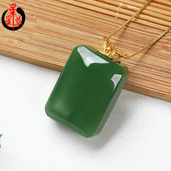 18k金镶玉小方牌菠菜绿和田玉吊坠平安无事牌自戴送礼 18k碧玉方形