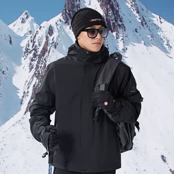 羽绒服|爬山服和冲锋衣的区别 (羽绒服爬山穿搭)