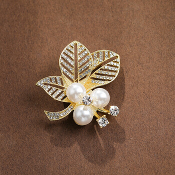 轻奢珍珠叶子胸针女高档精致胸花防走光别针个性毛衣固定衣服配饰金色