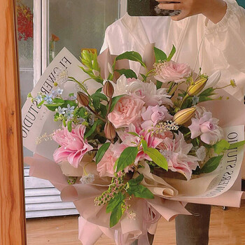 京东鲜花同城配送进口伊莎贝拉重瓣粉百合荔枝玫瑰韩式花束生日礼物