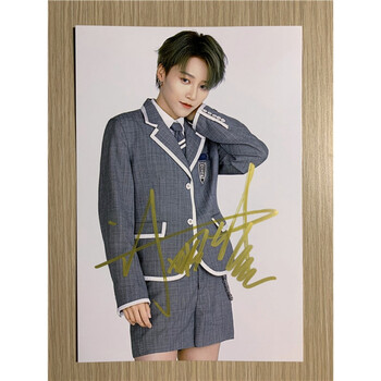 热门综艺青春有你2c位刘雨昕亲笔签名照片16款经典定妆照 款式1