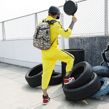 求生二级包绝地吃鸡2级背包男双肩包时尚潮流高中初中小学生书包 荒漠