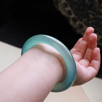 早稻田 天然冰种石英岩玉蓝水手镯女款油青色玉镯子胖圆条女款天蓝