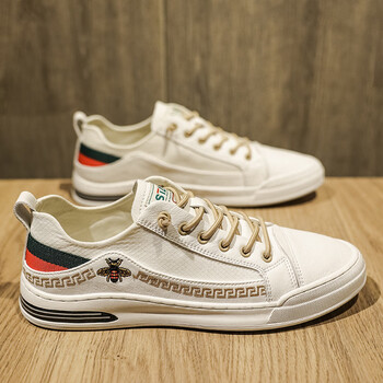 sknw2022年百搭小白鞋男鞋子休闲夏季薄款透气潮鞋轻奢印花小蜜蜂板鞋