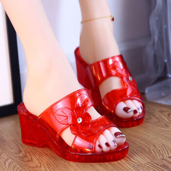 拖鞋妈妈凉拖女士塑料平跟居家厚底防滑夏季洗澡浴室鞋水晶花红色偏小