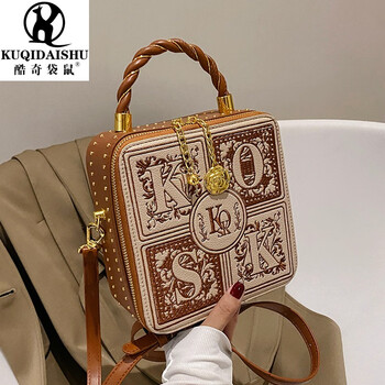 酷奇袋鼠联名感小众设计包包女新款今年流行斜挎包网红手提小方包棕色