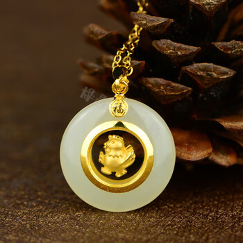 老凤祥金镶玉吊坠 足金时来运转生肖鸡玉坠项福字链玉石 生肖酉鸡时来