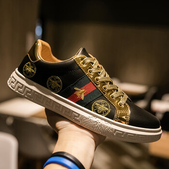 naita卡迪高官方网男鞋2023时尚秋冬男士休闲板鞋英伦小蜜蜂型男走秀