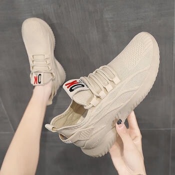 大码女鞋41一43宽胖脚运动鞋秋季新款轻便软底跑步鞋百搭旅游鞋42米色