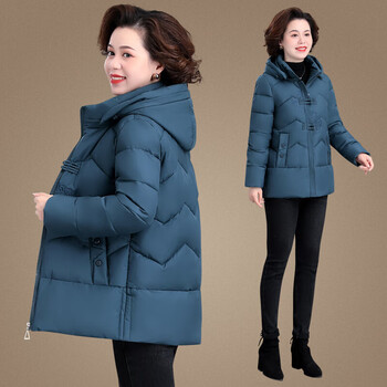 秋冬短款羽绒服加厚的中年妇女妈仔妈新款冬季中1老年外套女时尚奶奶