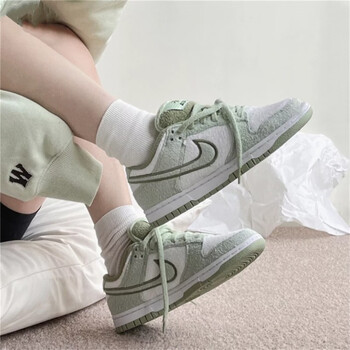 耐克nikenikedunklowfleece白绿低帮绒面女子休闲板鞋dq75740