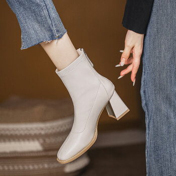 卡帝乐鳄鱼cartelo真皮白色短靴女马丁靴2023年新款春秋踝靴方头粗跟