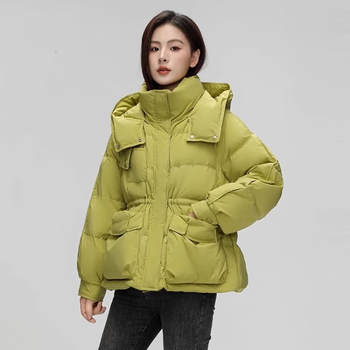 雪中飞羽绒服新款冬季小个子时尚连帽短款收腰绳保暖加厚外套自然绿