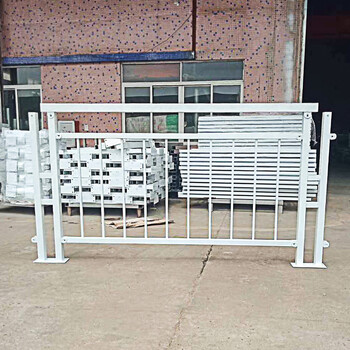 围栏隔离栏市政交通人行道锌钢防撞安全栅栏马路栏杆定制甲型护栏白色