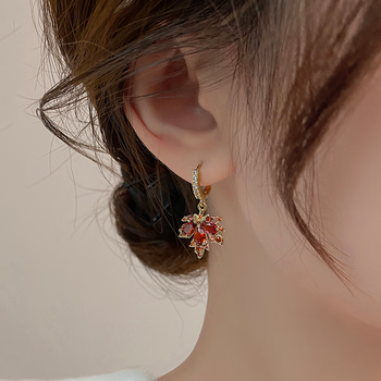 大福周红色枫叶耳环年新款耳坠气质百搭秋冬女礼色枫叶耳环