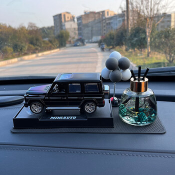 汽车摆件车内装饰用品男士中控台车模型网红车载香水卡通 奔驰大g 蓝