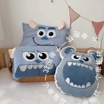 迪士尼草莓熊牛奶绒抱枕可爱卡通儿童靠枕拥抱婴儿安抚枕头可机洗