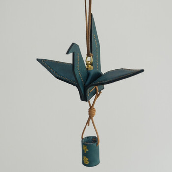 汽车香水车载香薰后视镜悬挂千纸鹤风铃创意个性车内用装饰物挂件