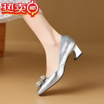 艾上他她轻奢真皮单鞋女2024春季新款水钻方扣超高舒适度中跟细跟方头