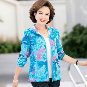 斯坦威克妈妈夏装防晒衣中老年女短款连帽外套50岁中年女装夏季薄款