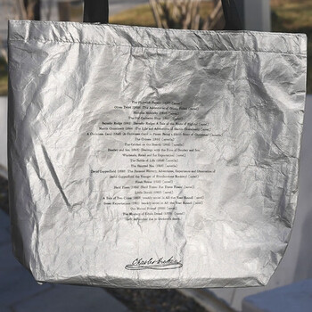 狄更斯人物名言杜邦纸袋时尚背包便携收纳手提购物上班通勤大容量单肩包文艺女性中央编译文创