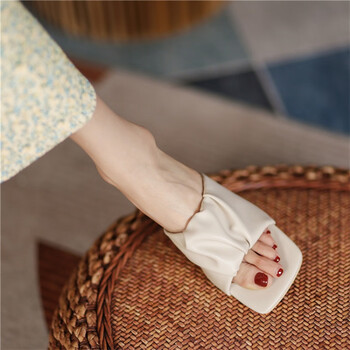 巨舒服~!2023夏季外穿一字方头褶皱中跟凉拖鞋细跟凉鞋女 黑色 34