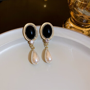 小米星黑珍珠耳钉黑色水滴珍珠耳钉感小众独特耳环秋冬新款时尚个性网