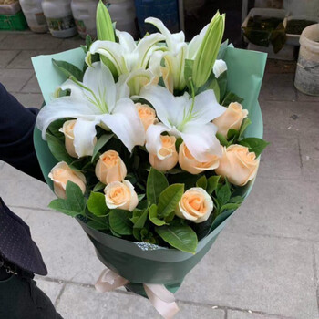 满味园鲜花速递香水百合花向日葵康乃馨生日花束礼盒探望送老师女友长辈全国同城北京上海深圳武汉花店11朵香槟两只多头百合花束 图片价格品牌报价 京东 满味园鲜花速递香水百合花向日葵康乃馨生日花束礼盒探望送老师女友长辈全国同城北京上海深圳武汉花店11朵香槟两只多头百合花束 图片价格品牌报价 京东