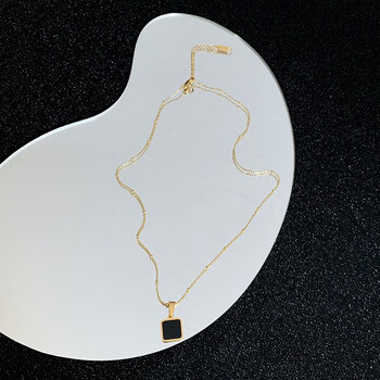 铜合金项链网红黑色几何方块吊坠项链钛钢锁骨链子百搭气质女金色